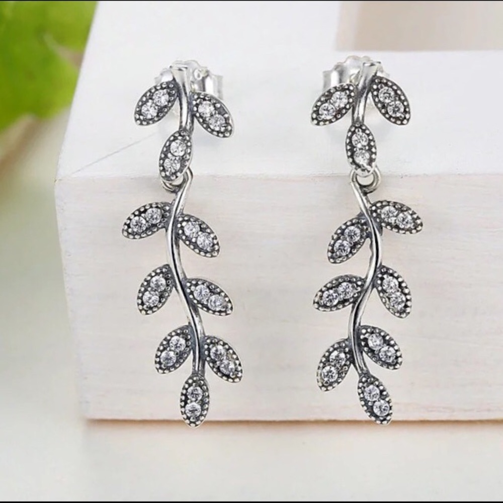 Beautiful silver earring on sale🔥